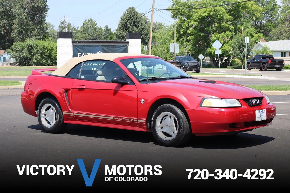 Used 1999 Ford Mustang Convertible RWD image 1
