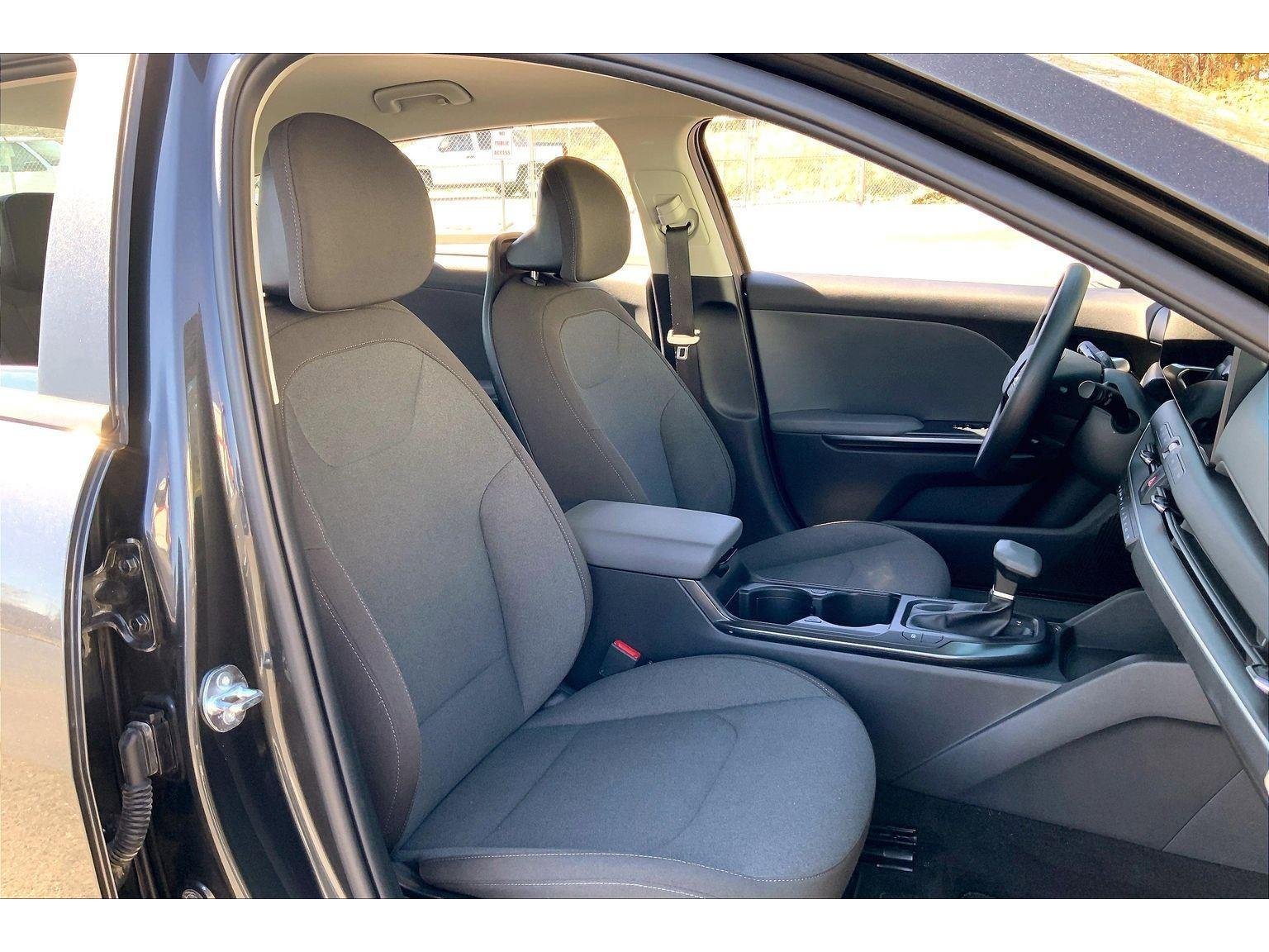 Used 2025 Kia K4 LX image 7