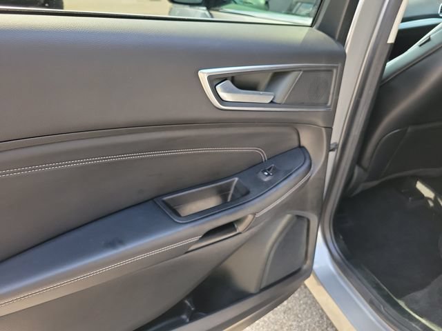 Used 2022 Ford Edge Titanium AWD/4WD image 11