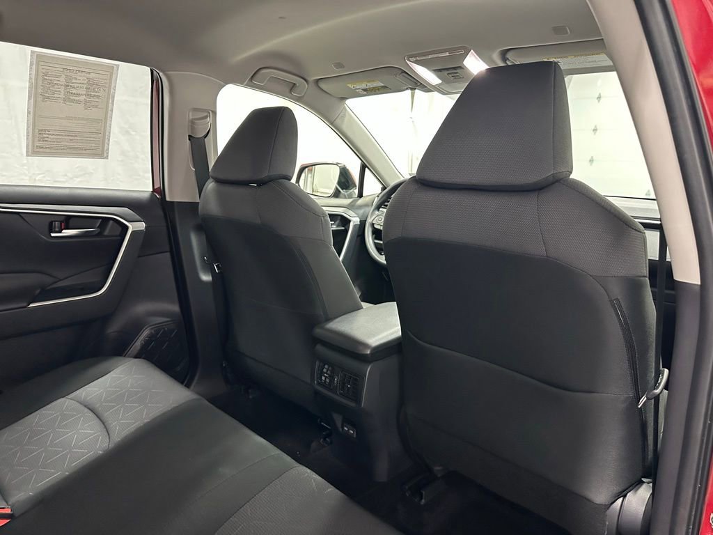 Used 2025 Toyota RAV4 XLE AWD/4WD image 55