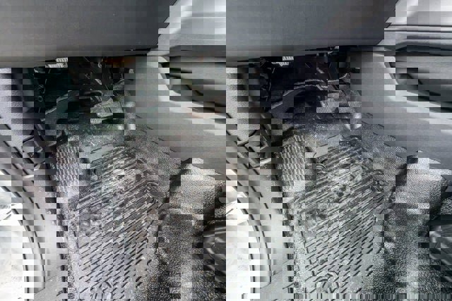 New 2026 Ford F250 Lariat w/ Black Appearance Package image 30