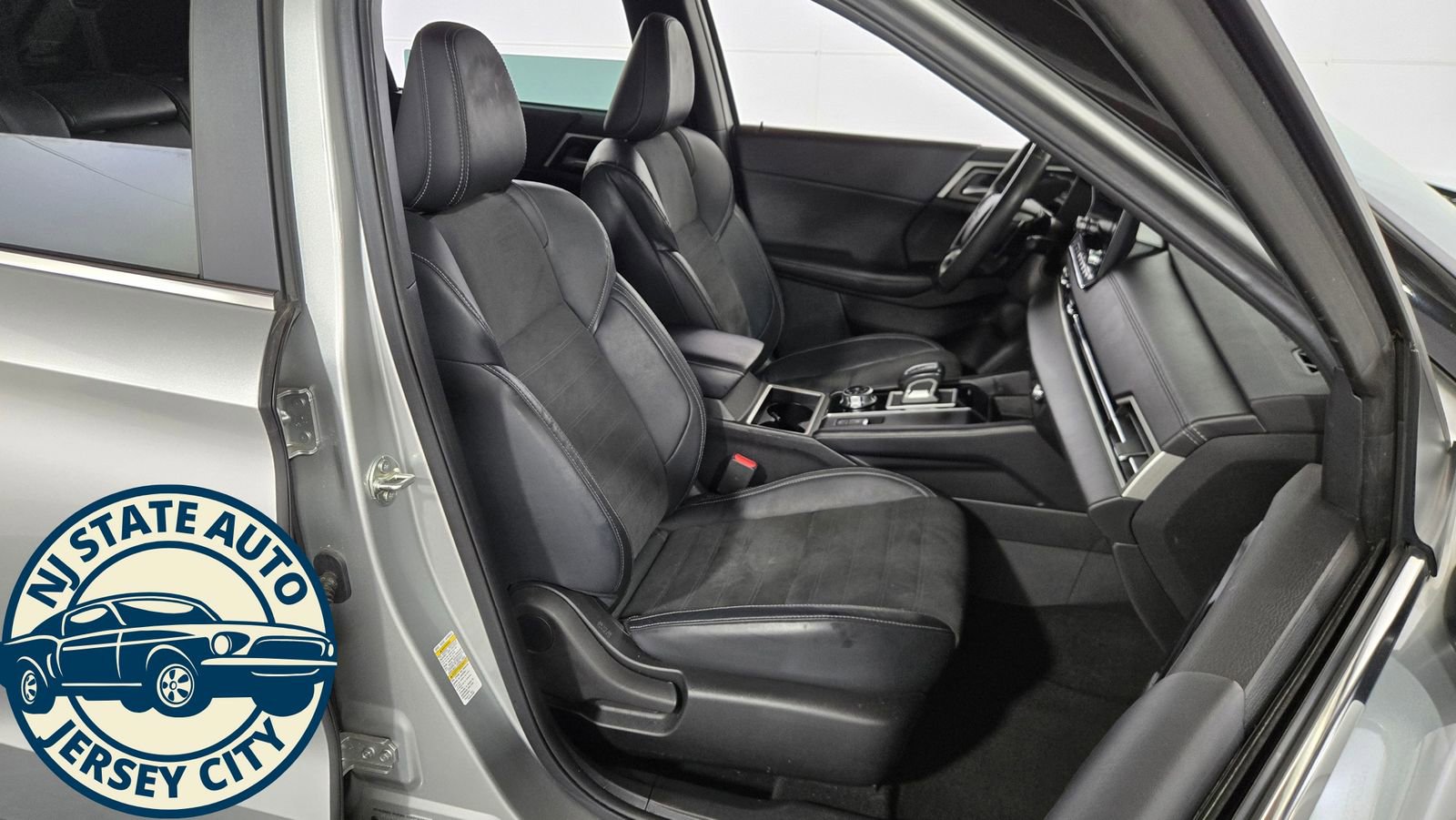 Used 2023 Mitsubishi Outlander SE image 35