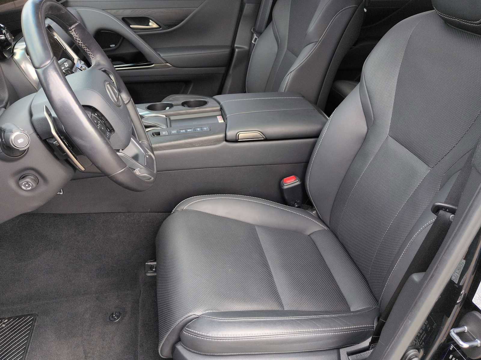 Used 2023 Lexus LX 600 4WD w/ Appearance Package image 16