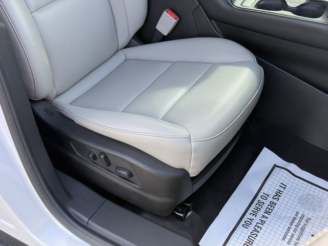 Used 2021 Cadillac XT4 Luxury w/ Driver Awareness Package FWD image 18