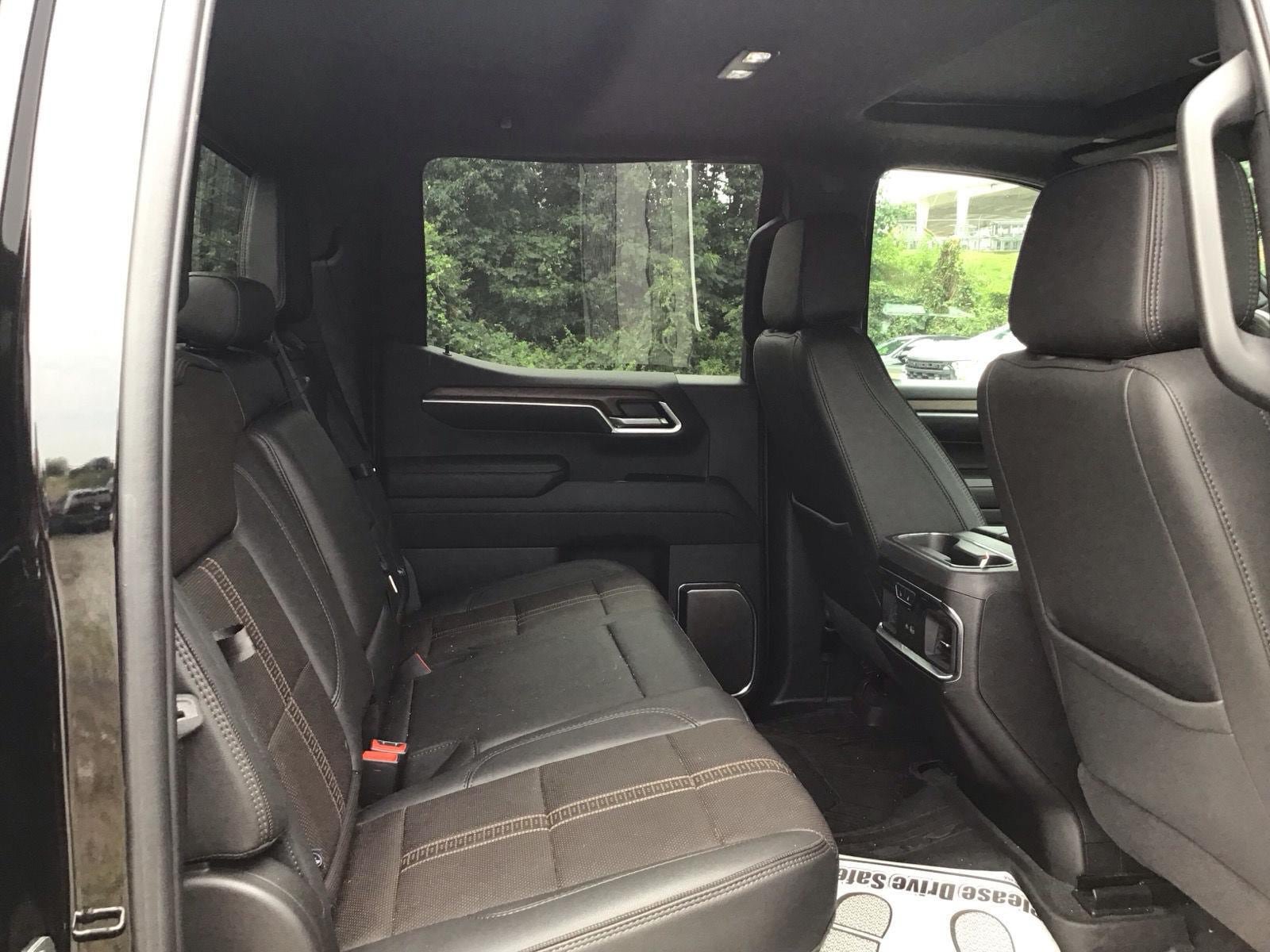 Used 2024 Chevrolet Silverado 1500 High Country w/ Midnight Edition AWD/4WD image 4