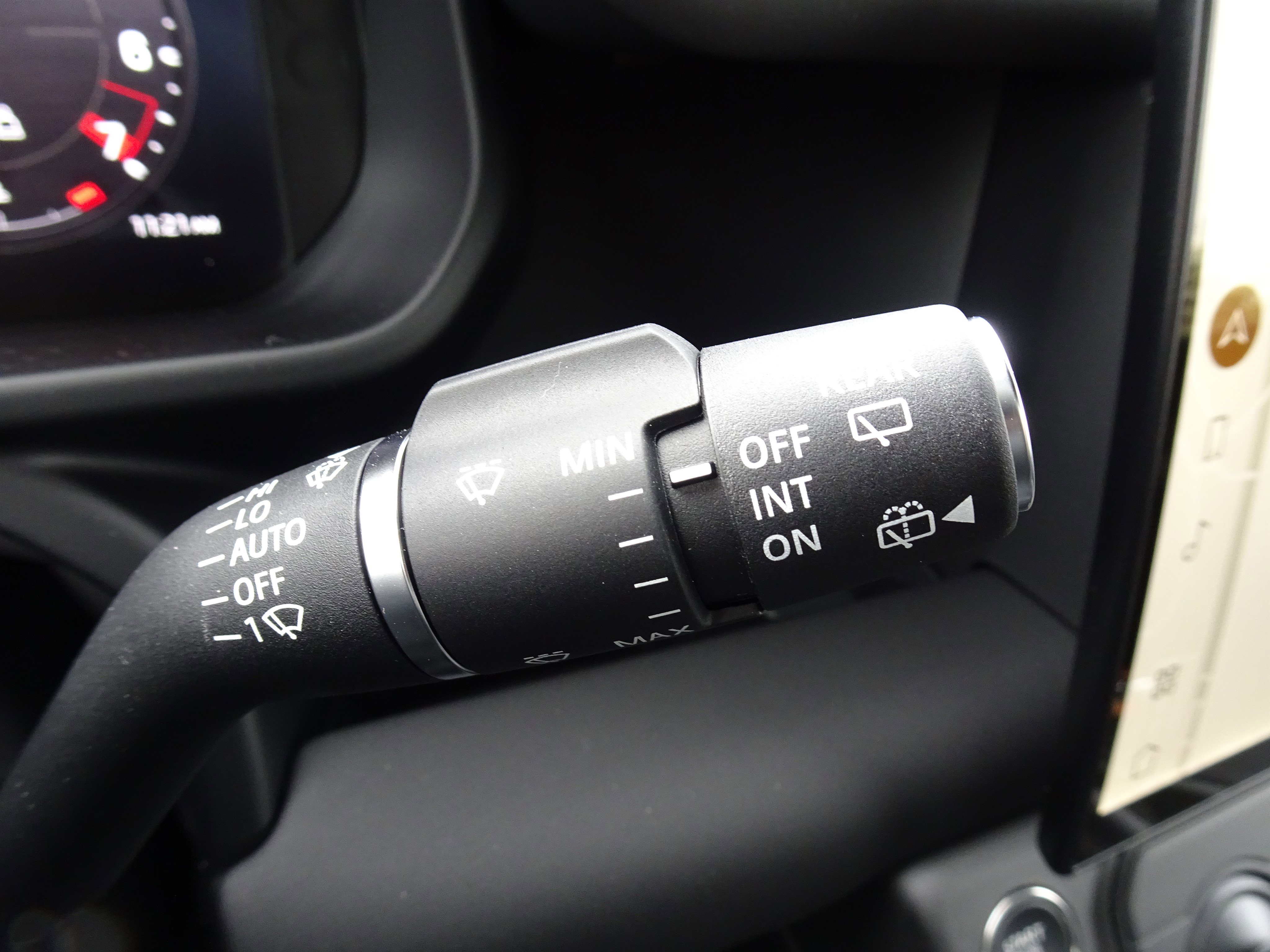 New 2026 Land Rover Defender 110 X-Dynamic SE AWD/4WD image 30
