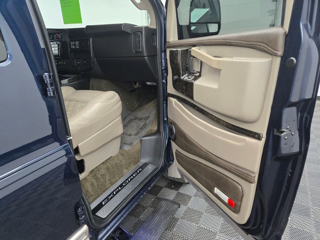 Used 2023 GMC Savana 2500 image 28