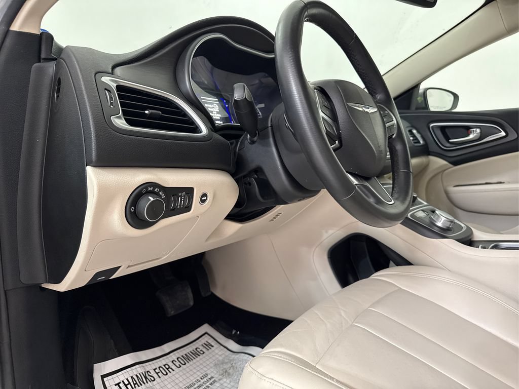 Used 2017 Chrysler 200 Limited Platinum FWD image 27