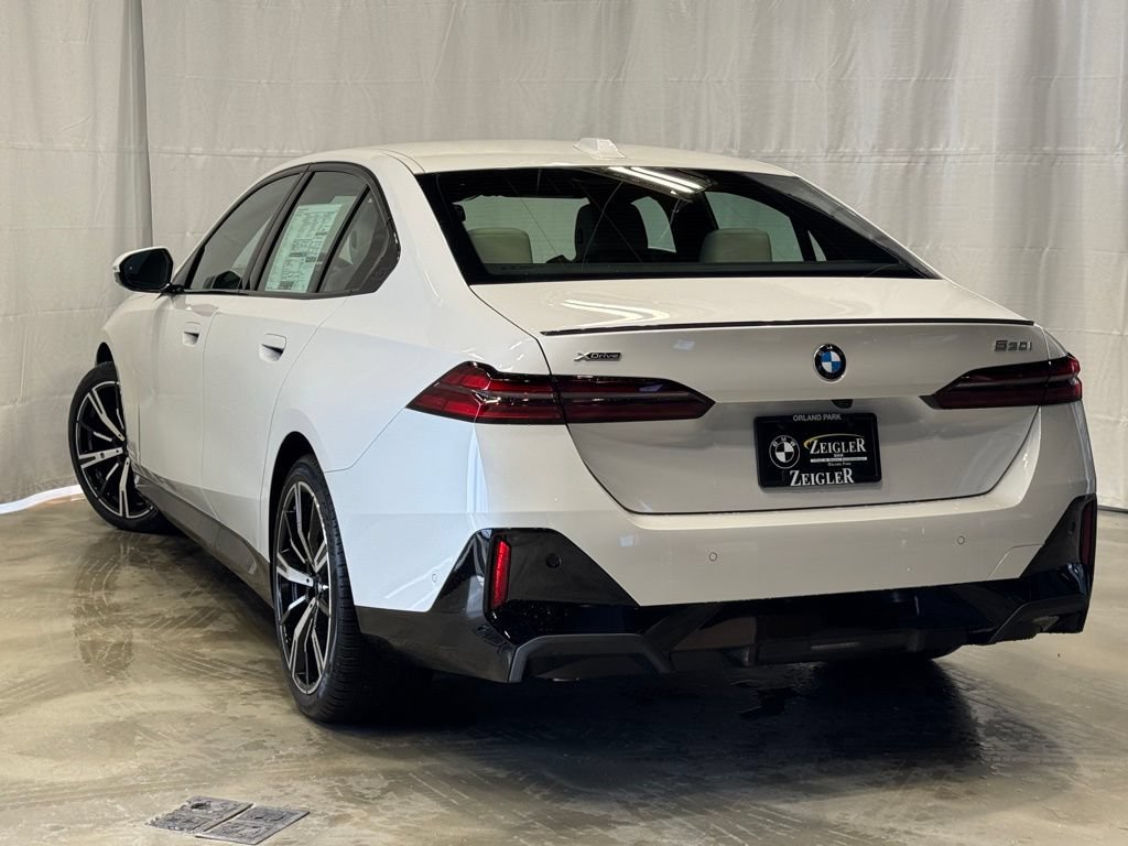 Used 2026 BMW 530i xDrive w/ M Sport Package AWD/4WD image 4
