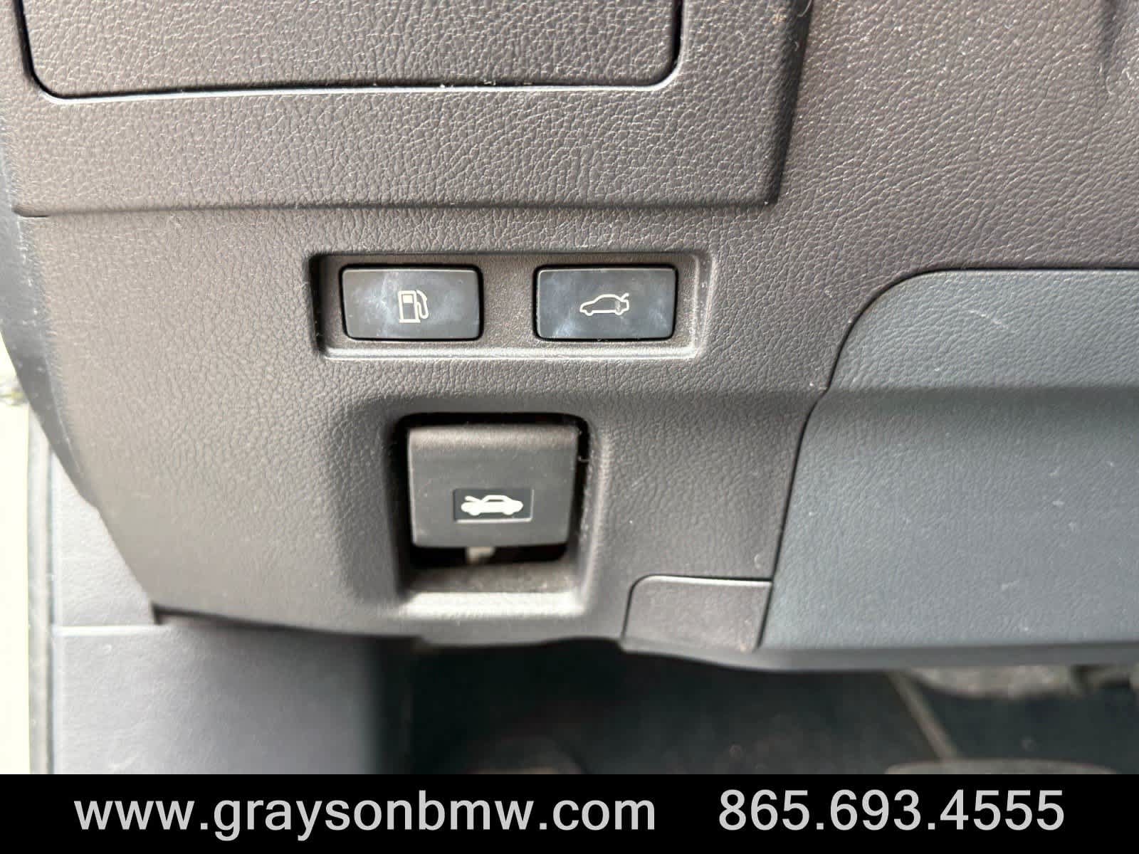 Used 2020 Lexus ES 300h Ultra Luxury w/ Accessory Package 2 FWD image 32