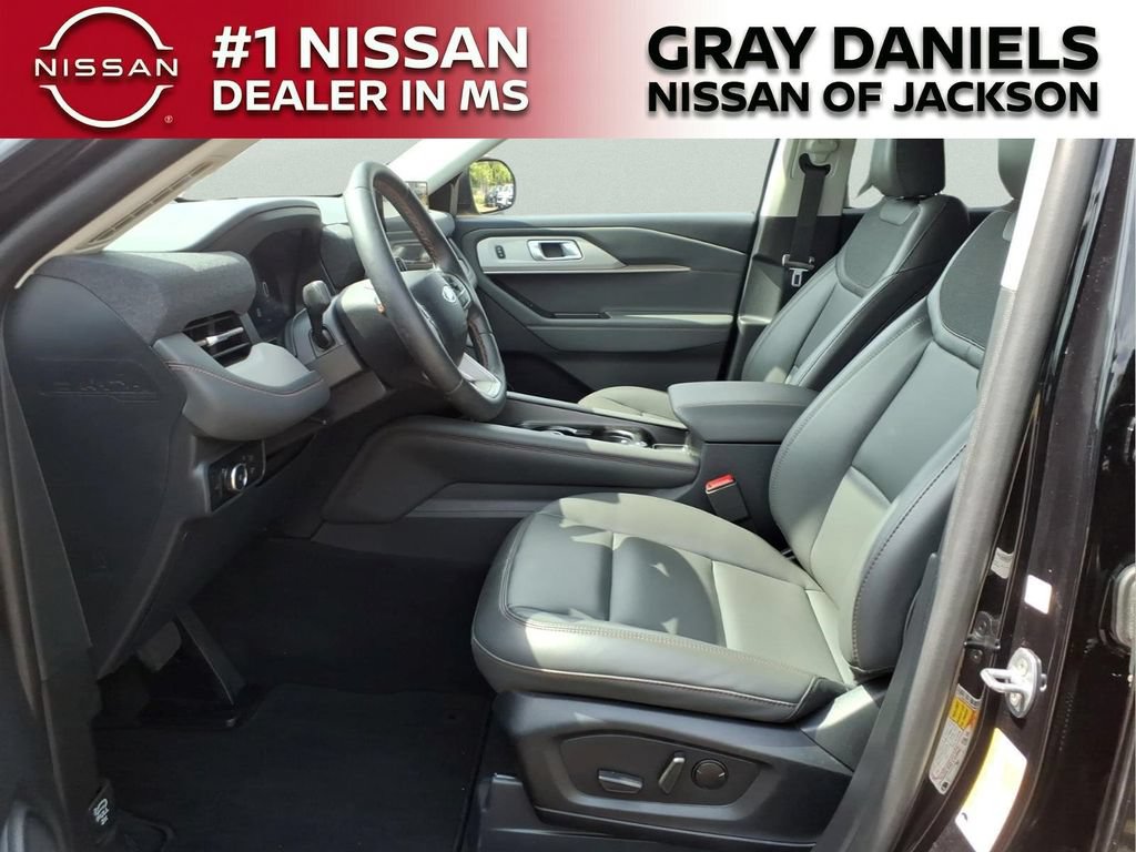 Used 2025 Ford Explorer Active w/ Active Comfort Package RWD image 22