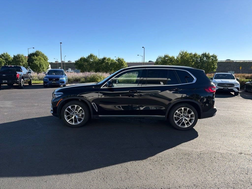 Used 2021 BMW X5 xDrive40i w/ Premium Package 2 AWD/4WD image 2