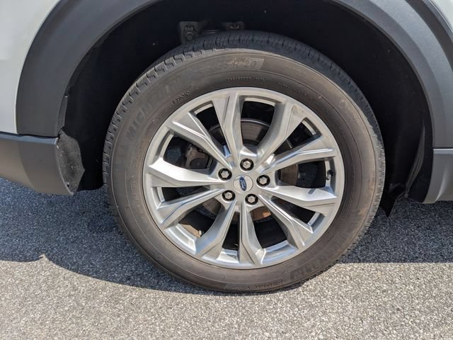 Used 2023 Ford Explorer XLT w/ Equipment Group 202A AWD/4WD image 14