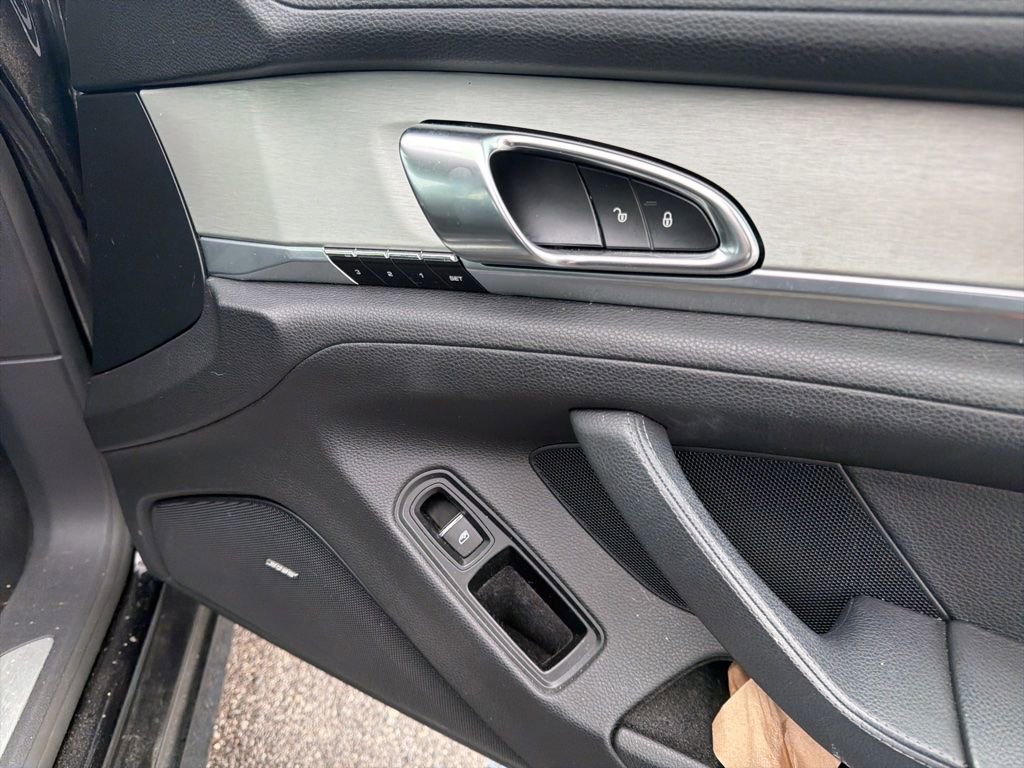 Used 2015 Porsche Panamera 4 AWD/4WD image 72