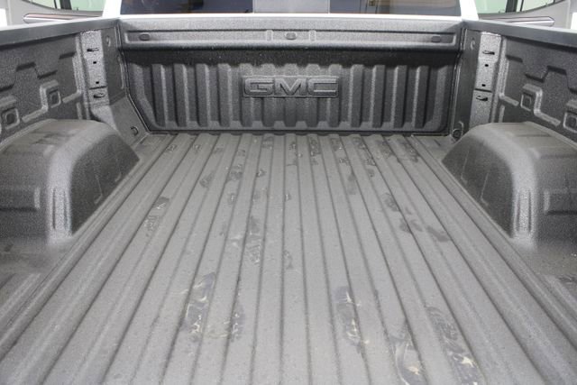 New 2026 GMC Sierra 1500 SLT image 21