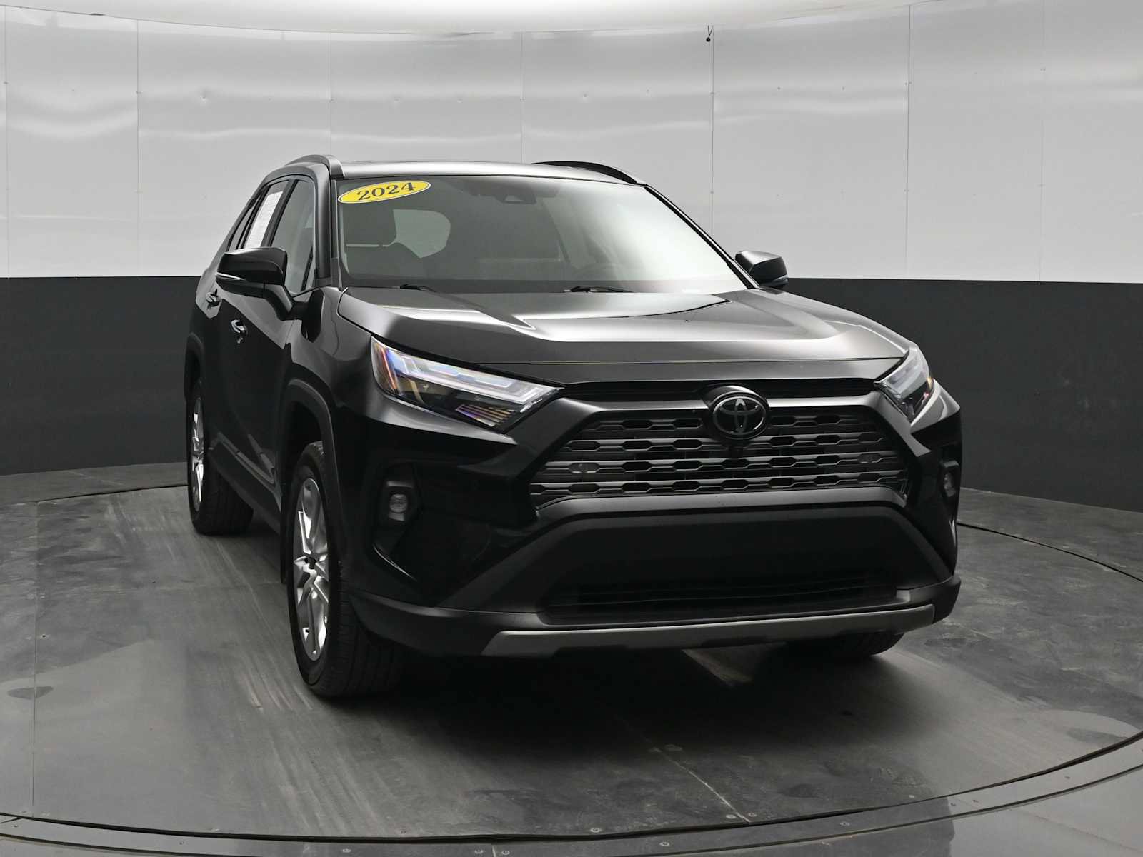 Used 2024 Toyota RAV4 Limited w/ Advanced Technology Package AWD/4WD image 2