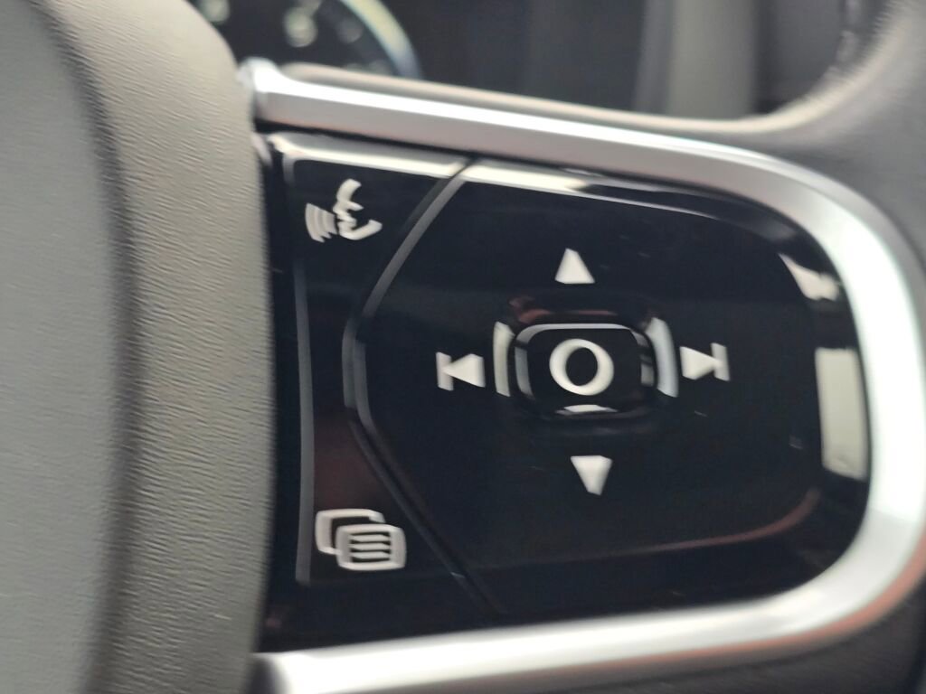 Used 2020 Volvo XC60 T5 Inscription w/ Protection Package Premier image 23