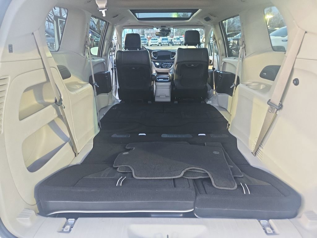 Used 2023 Chrysler Pacifica Limited image 21