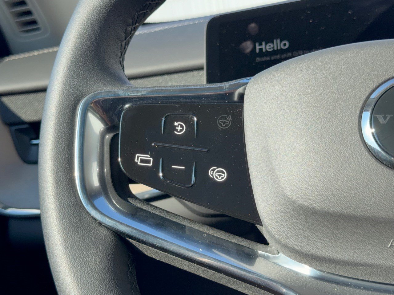 Certified 2025 Volvo EX90 Plus AWD/4WD image 18