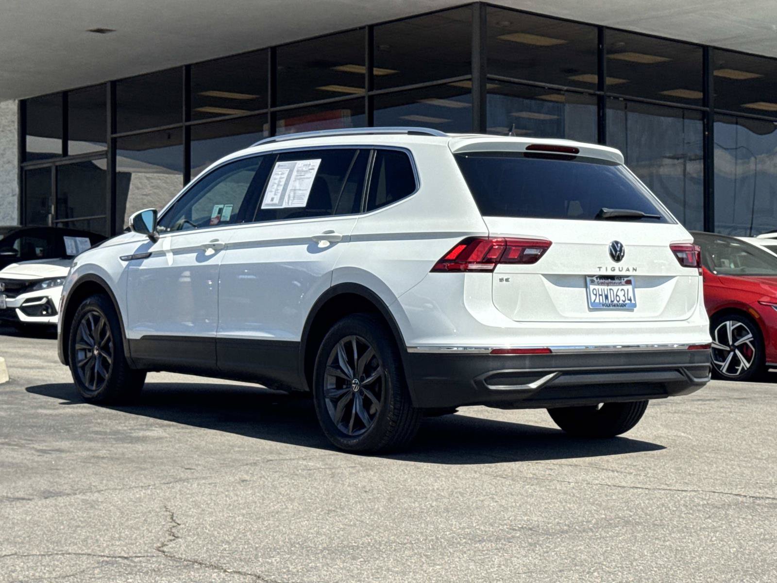 Certified 2023 Volkswagen Tiguan SE w/ Panoramic Sunroof Package FWD image 3