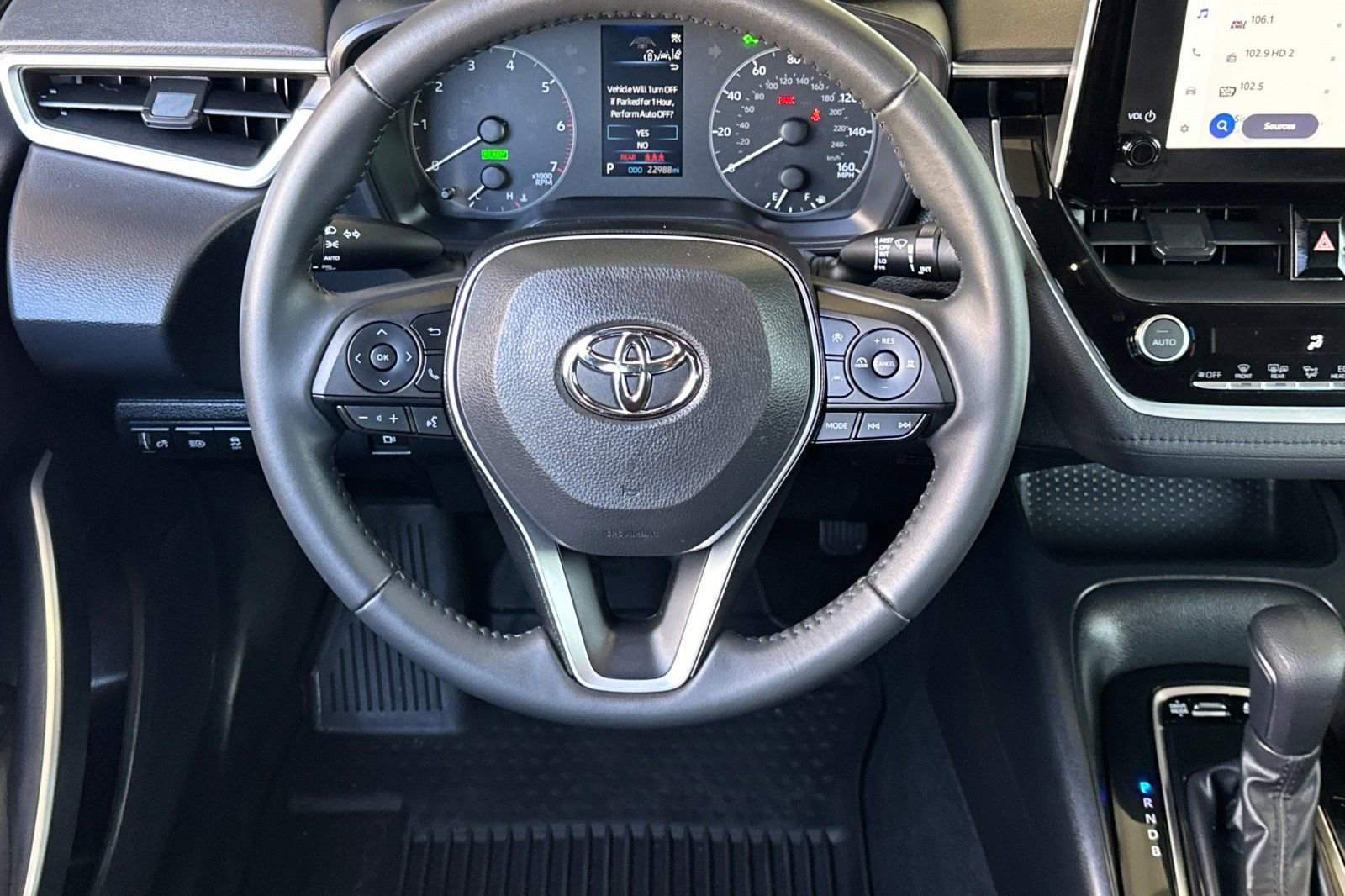 Used 2023 Toyota Corolla SE w/ SE Package image 11