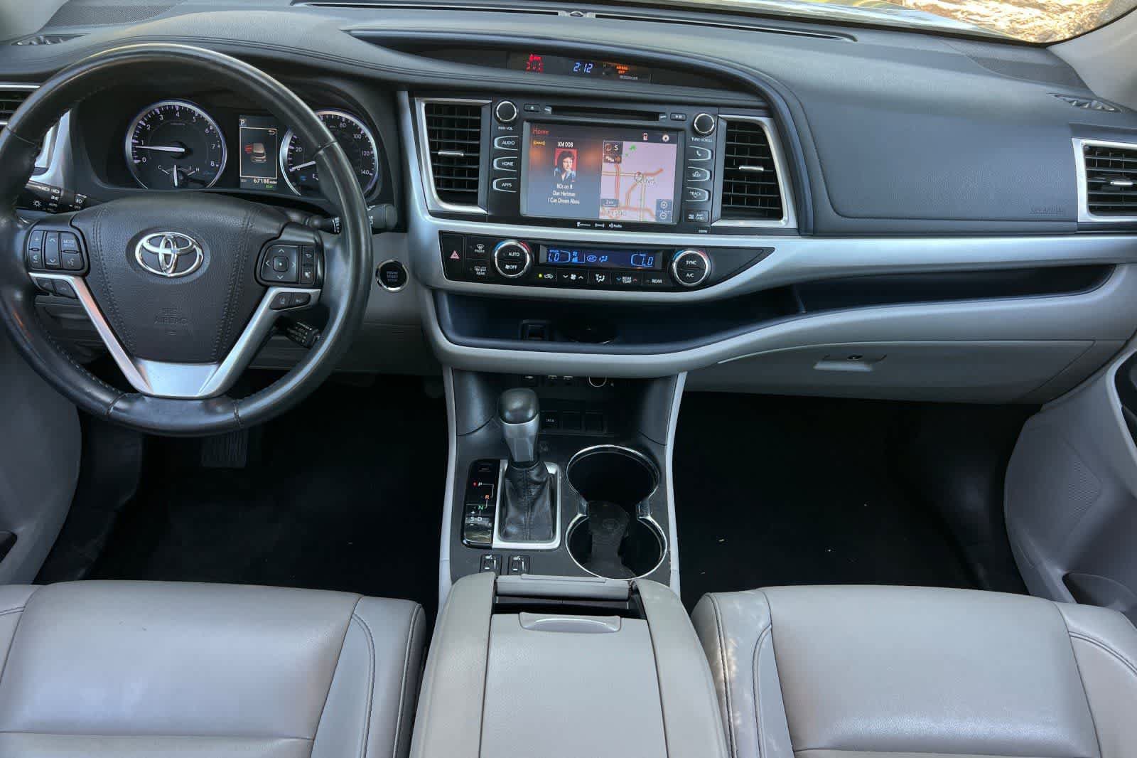 Used 2019 Toyota Highlander XLE FWD image 4