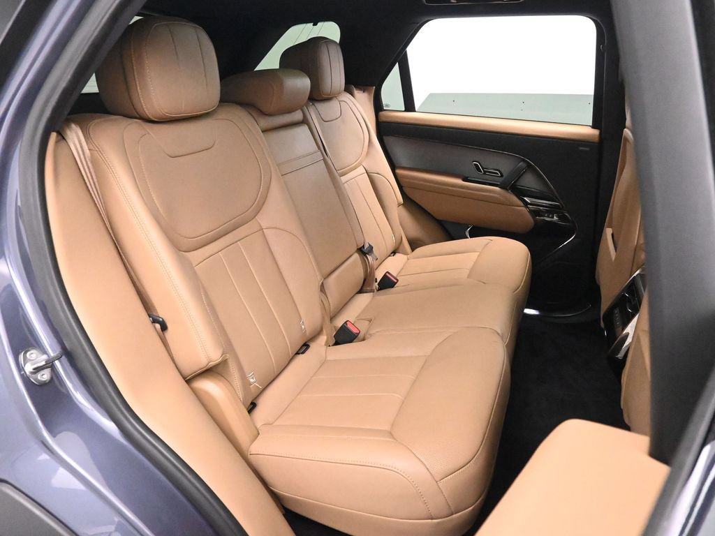 Used 2024 Land Rover Range Rover Sport SE AWD/4WD image 19