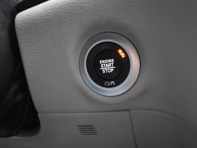 Used 2024 Chrysler Pacifica Select image 20