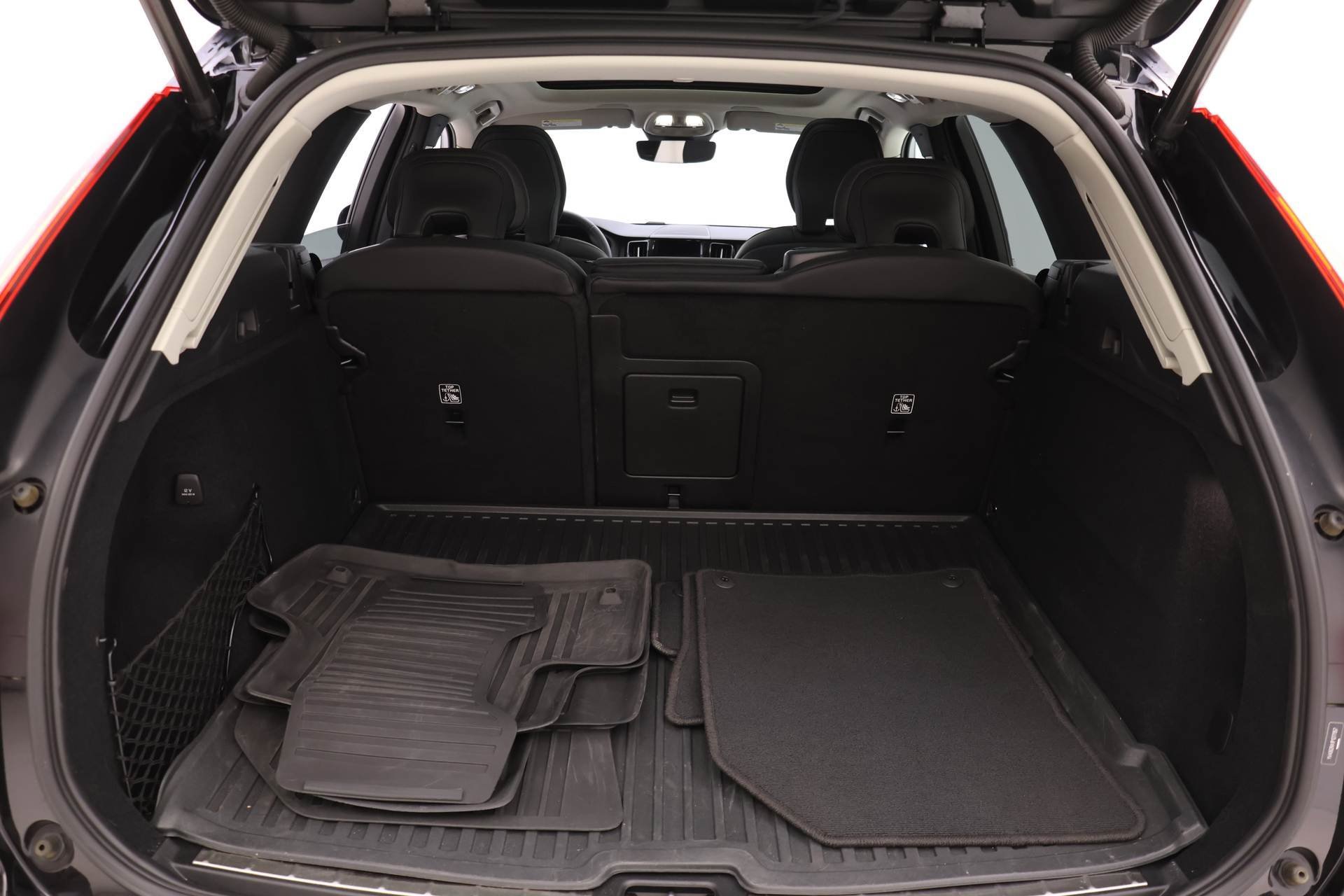 Certified 2023 Volvo XC60 B6 Ultimate w/ Protection Package Premier image 18