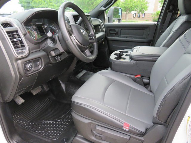 New 2023 RAM 5500 Tradesman w/ Chrome Appearance Group RWD image 36