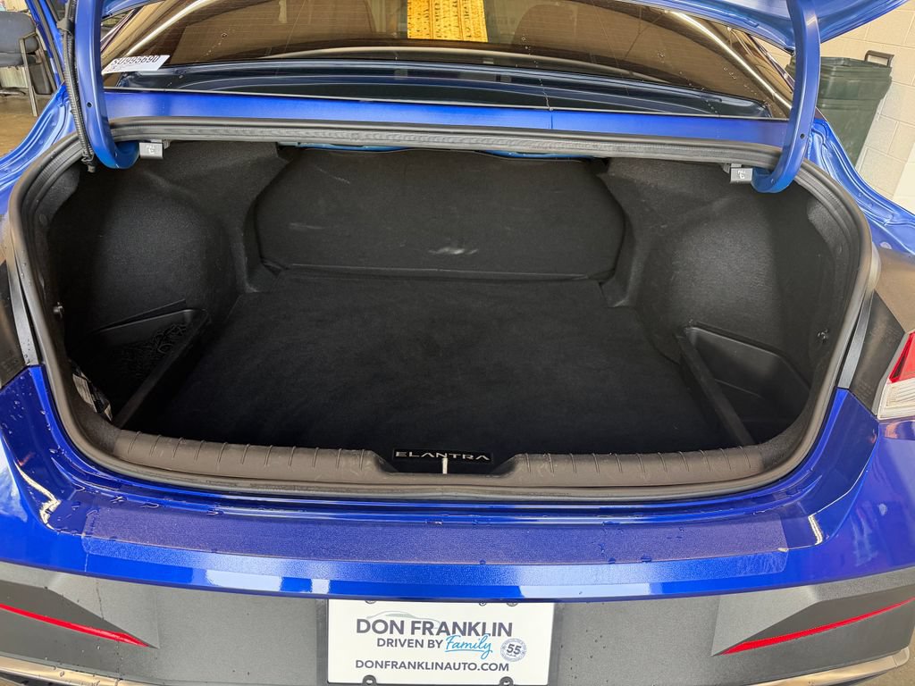 Used 2025 Hyundai Elantra Sport FWD image 22