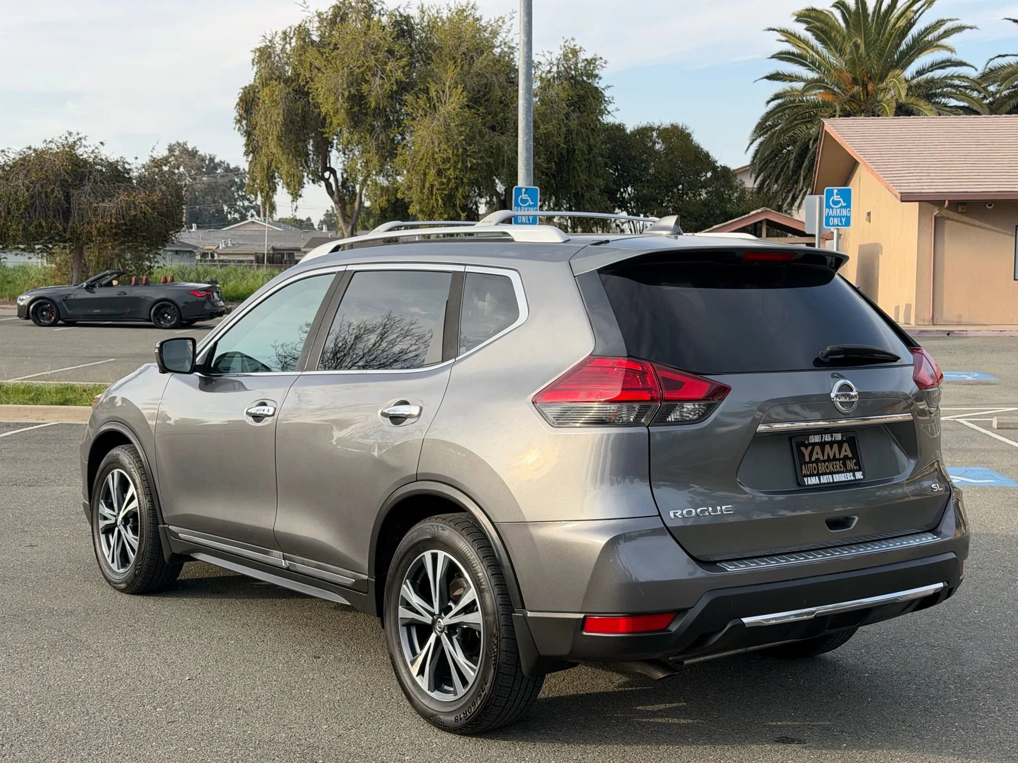 Used 2017 Nissan Rogue SL w/ SL Premium Package image 3