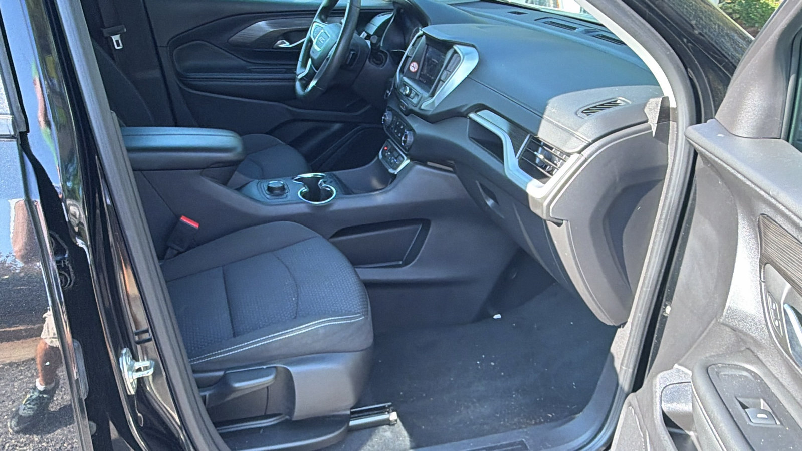 Used 2024 GMC Terrain SLE AWD/4WD image 19