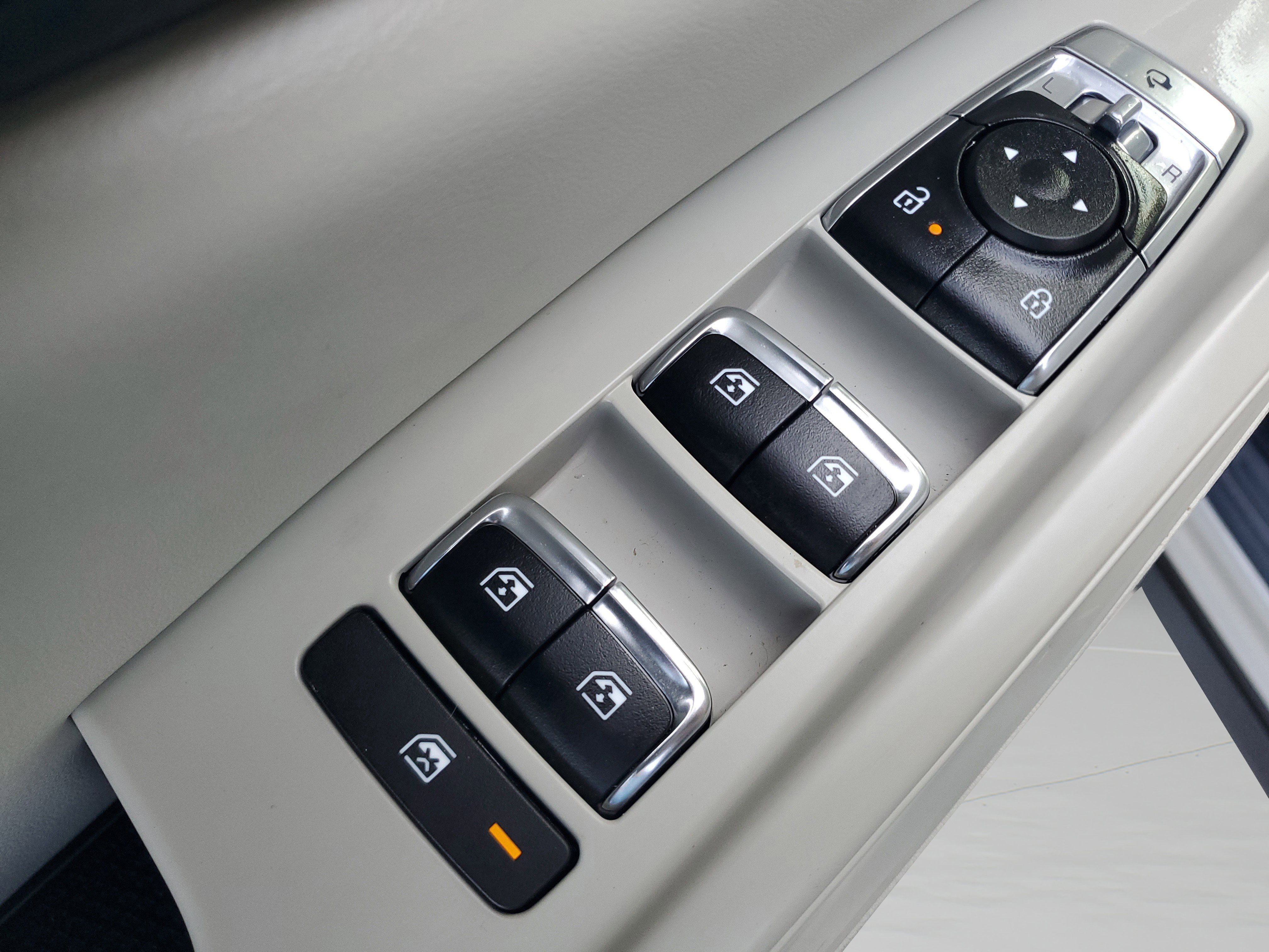 Certified 2025 Kia Carnival SX image 30