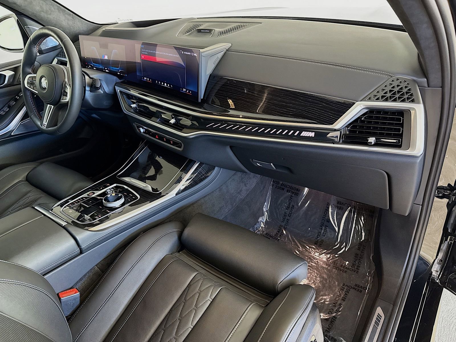 Used 2025 BMW X7 M60i image 32