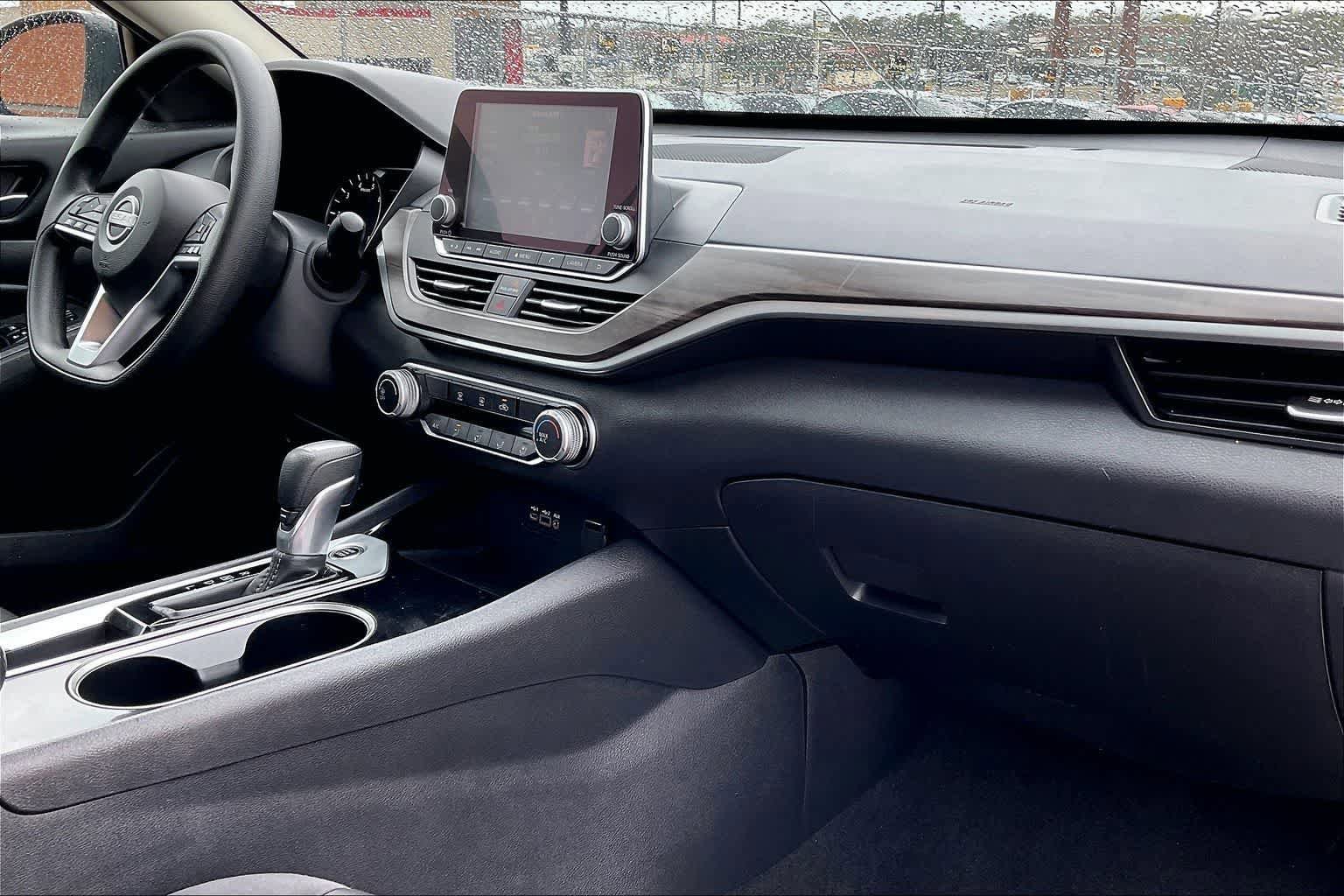 Used 2024 Nissan Altima 2.5 SV FWD image 23