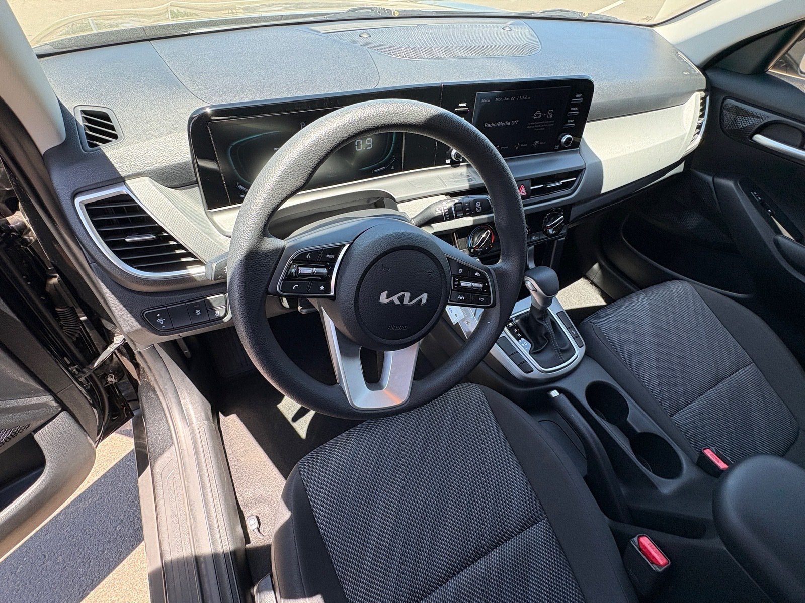 Certified 2026 Kia Seltos LX FWD image 14