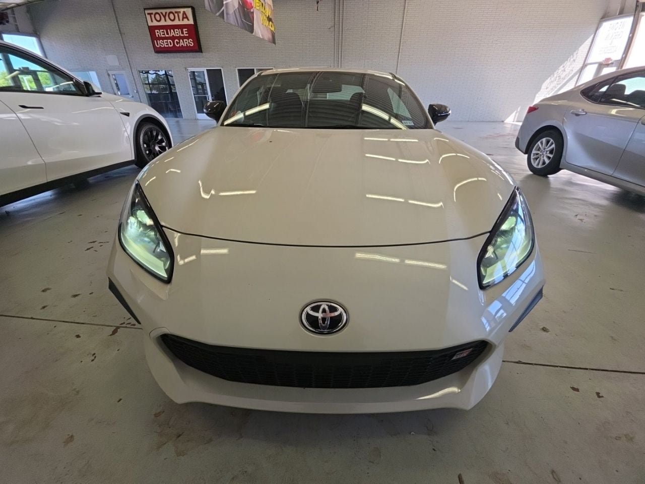 Used 2025 Toyota GR86 Premium RWD image 2