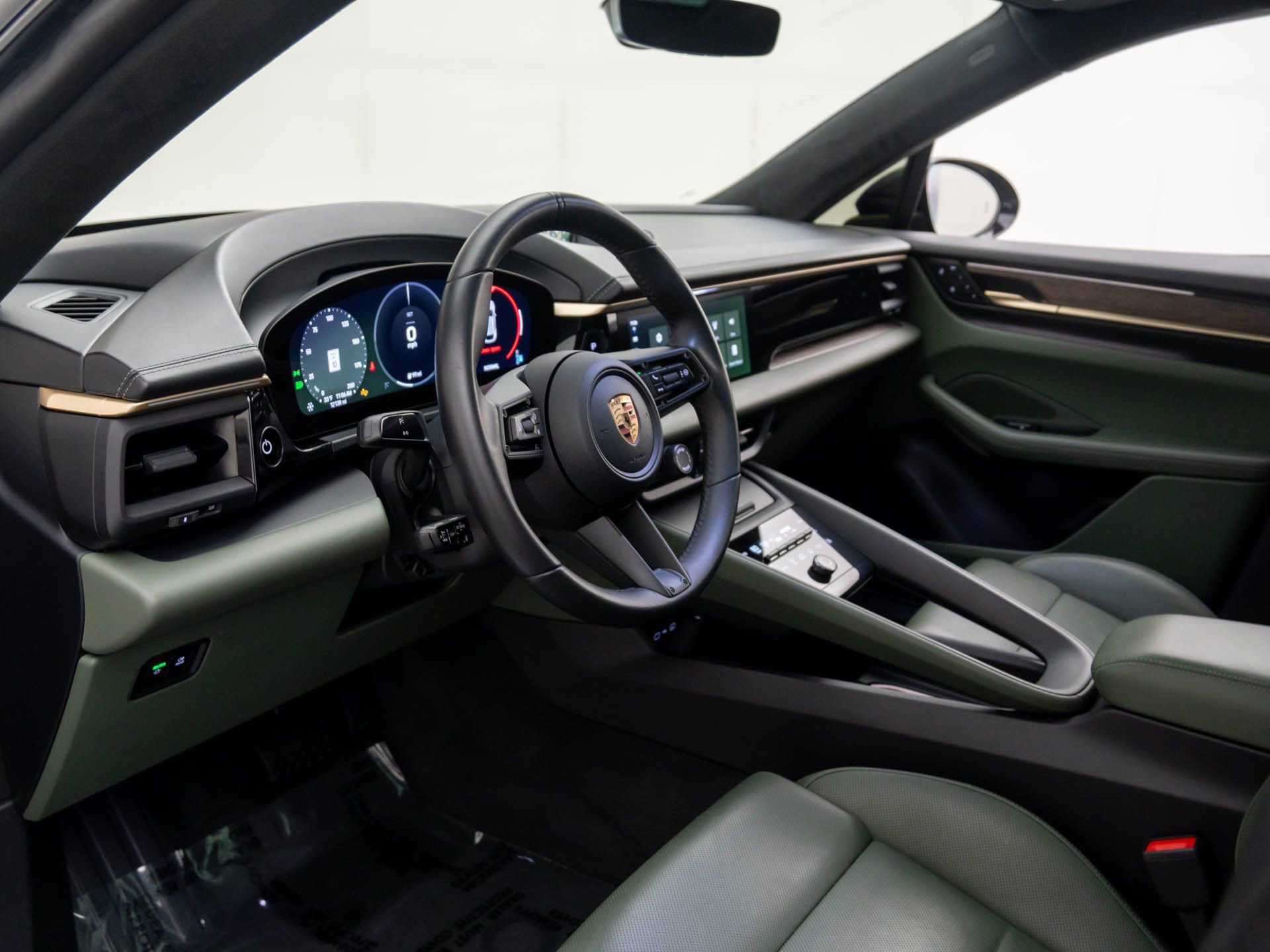 Certified 2024 Porsche Macan 4 Electric image 4