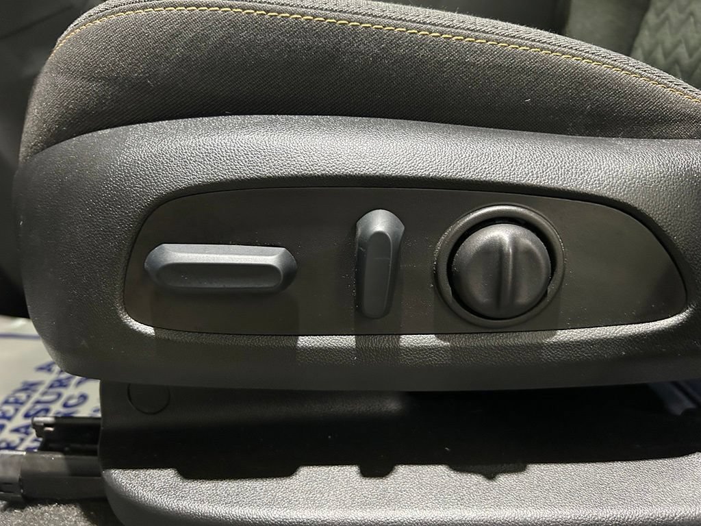 Used 2022 Chevrolet Equinox LT FWD image 17