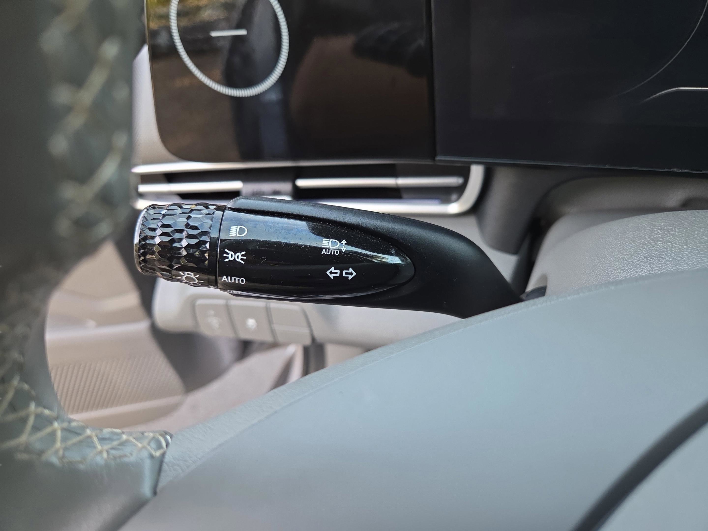 Used 2025 Hyundai Elantra SEL image 15