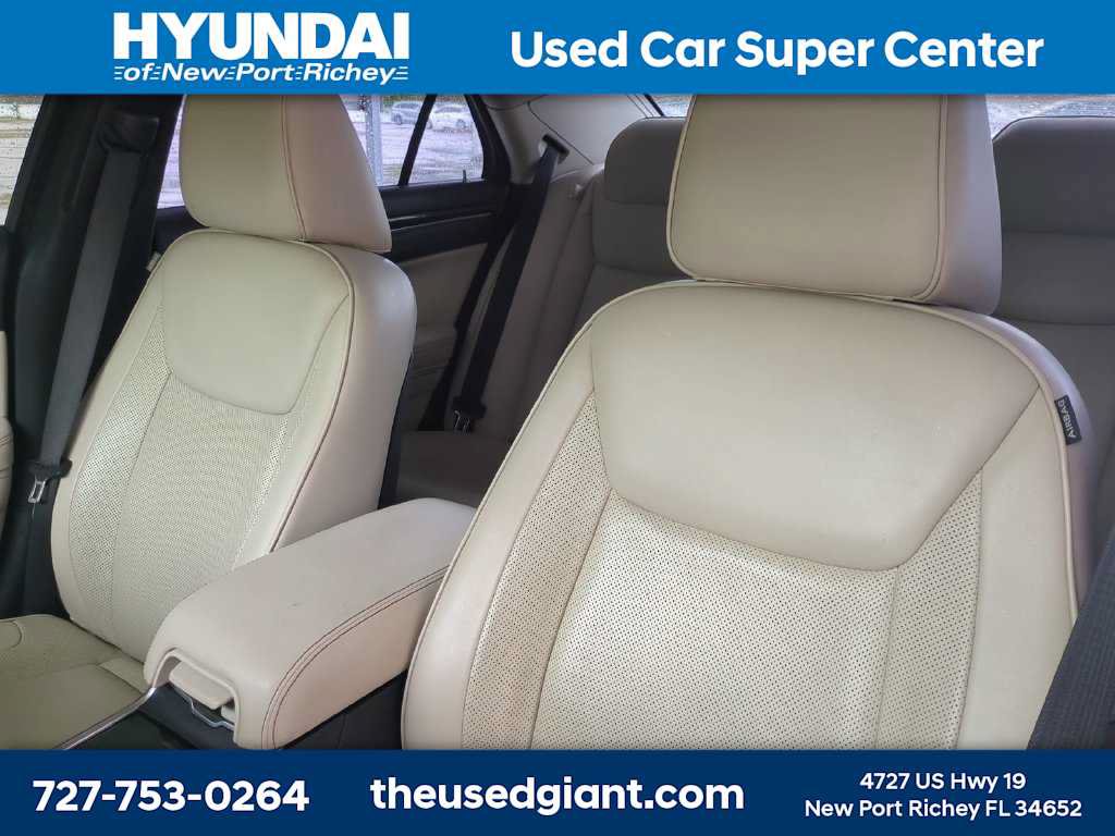 Used 2016 Chrysler 300 C RWD image 7