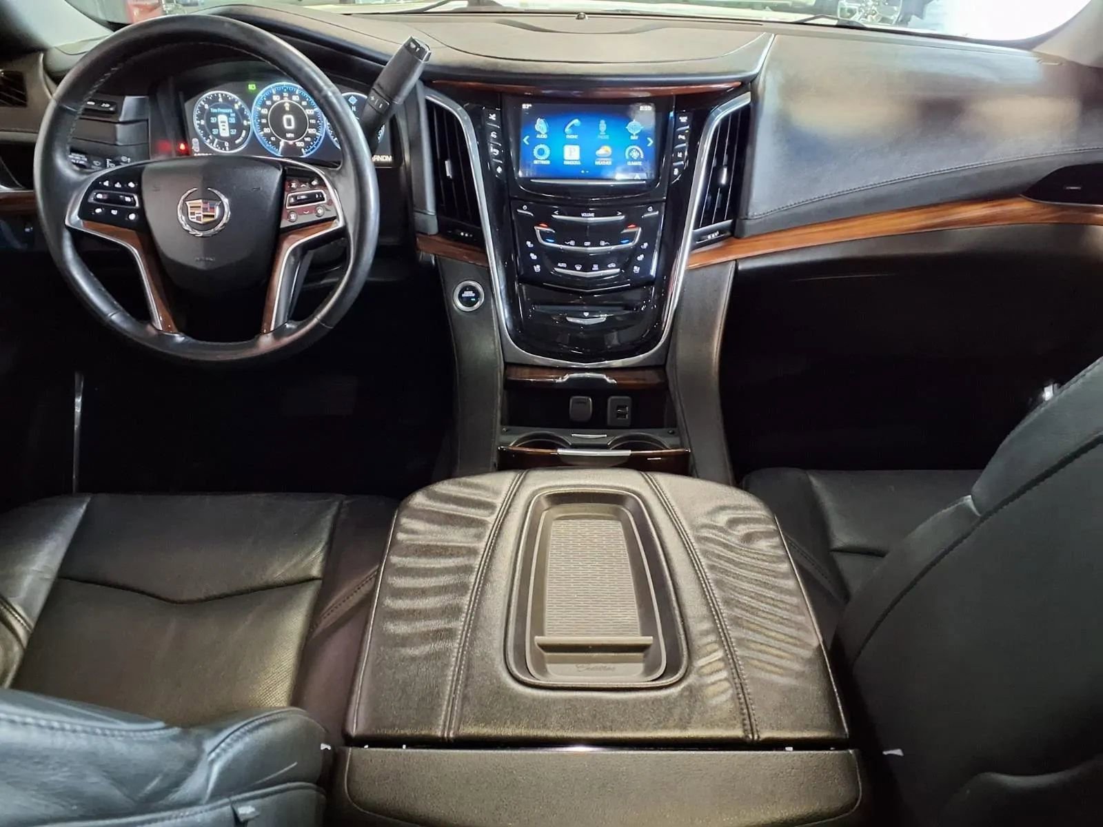 Used 2015 Cadillac Escalade Premium image 18