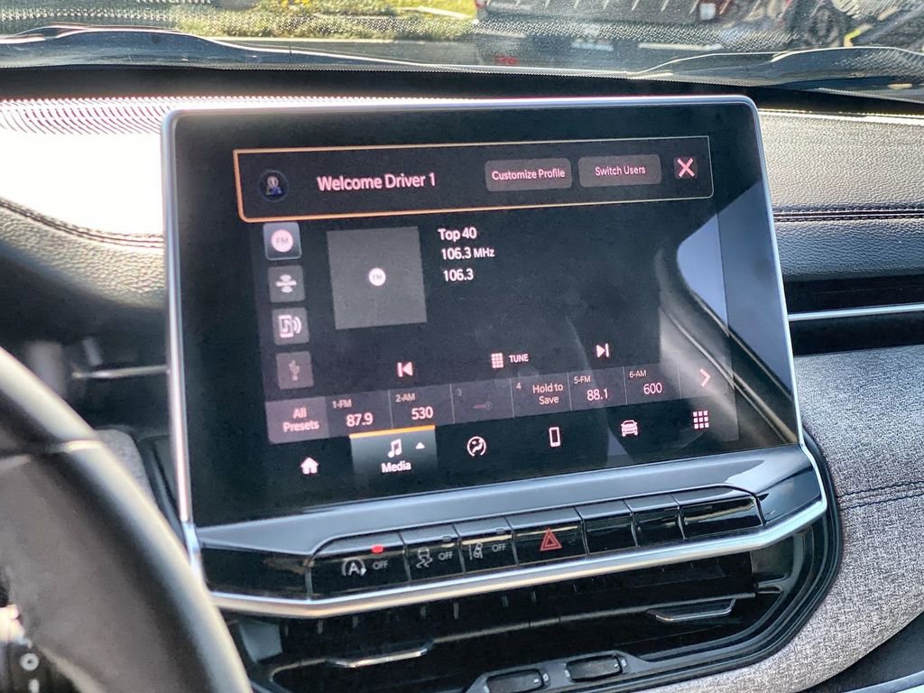 Used 2023 Jeep Compass Latitude image 13