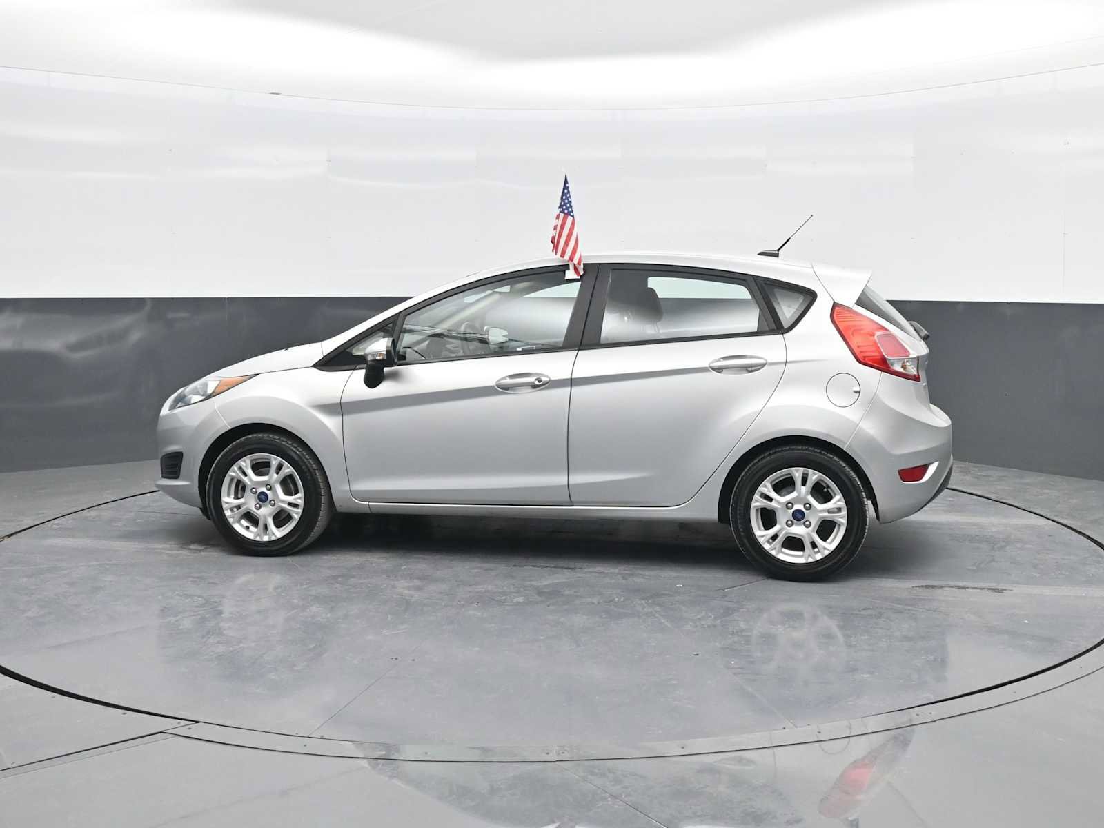 Used 2016 Ford Fiesta SE w/ Cold Weather Package FWD image 5