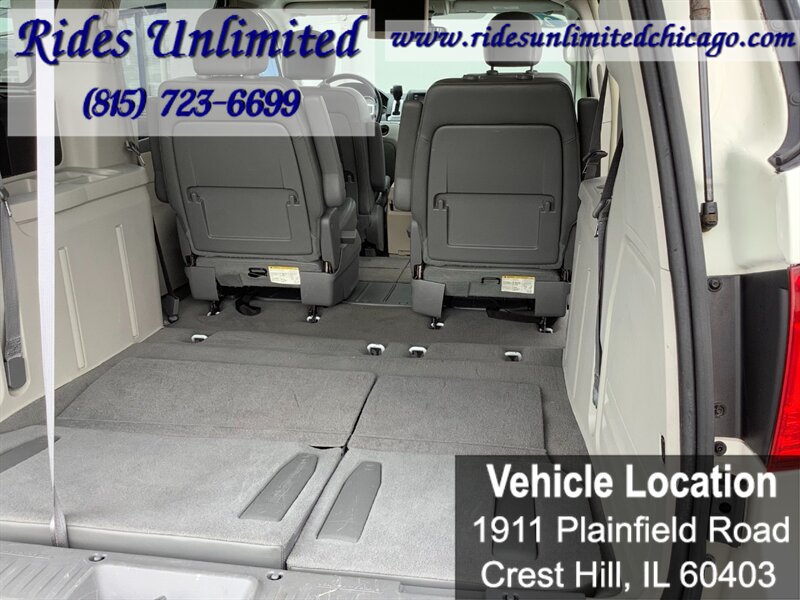 Used 2010 Volkswagen Routan SEL Premium FWD image 18