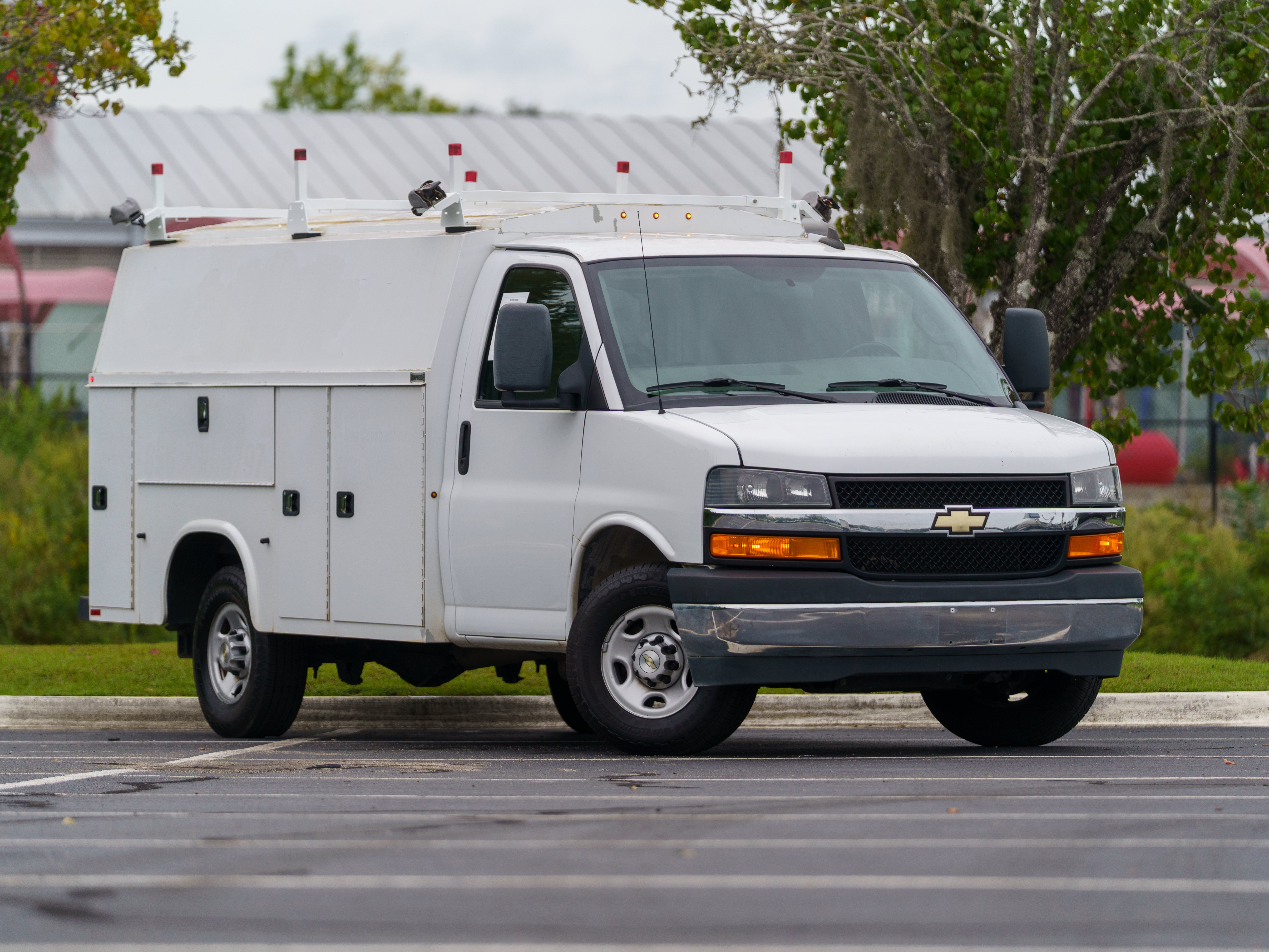 Used 2022 Chevrolet Express 3500 w/ Power Convenience Package RWD image 2