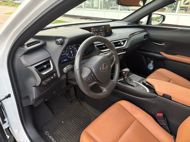 Used 2022 Lexus UX 200 w/ Premium Package FWD image 11