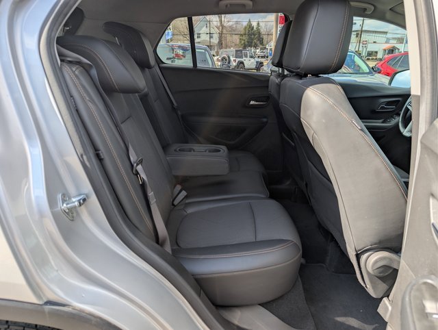 Used 2022 Chevrolet Trax LT w/ LT Convenience Package image 17