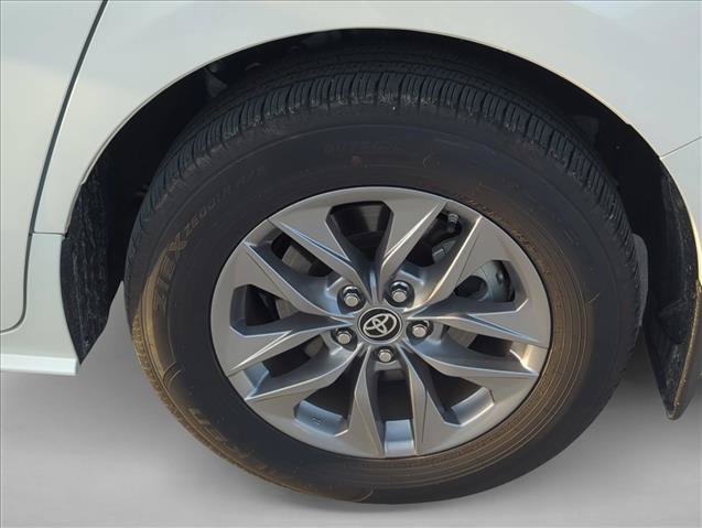 Certified 2025 Toyota Sienna XLE FWD image 7